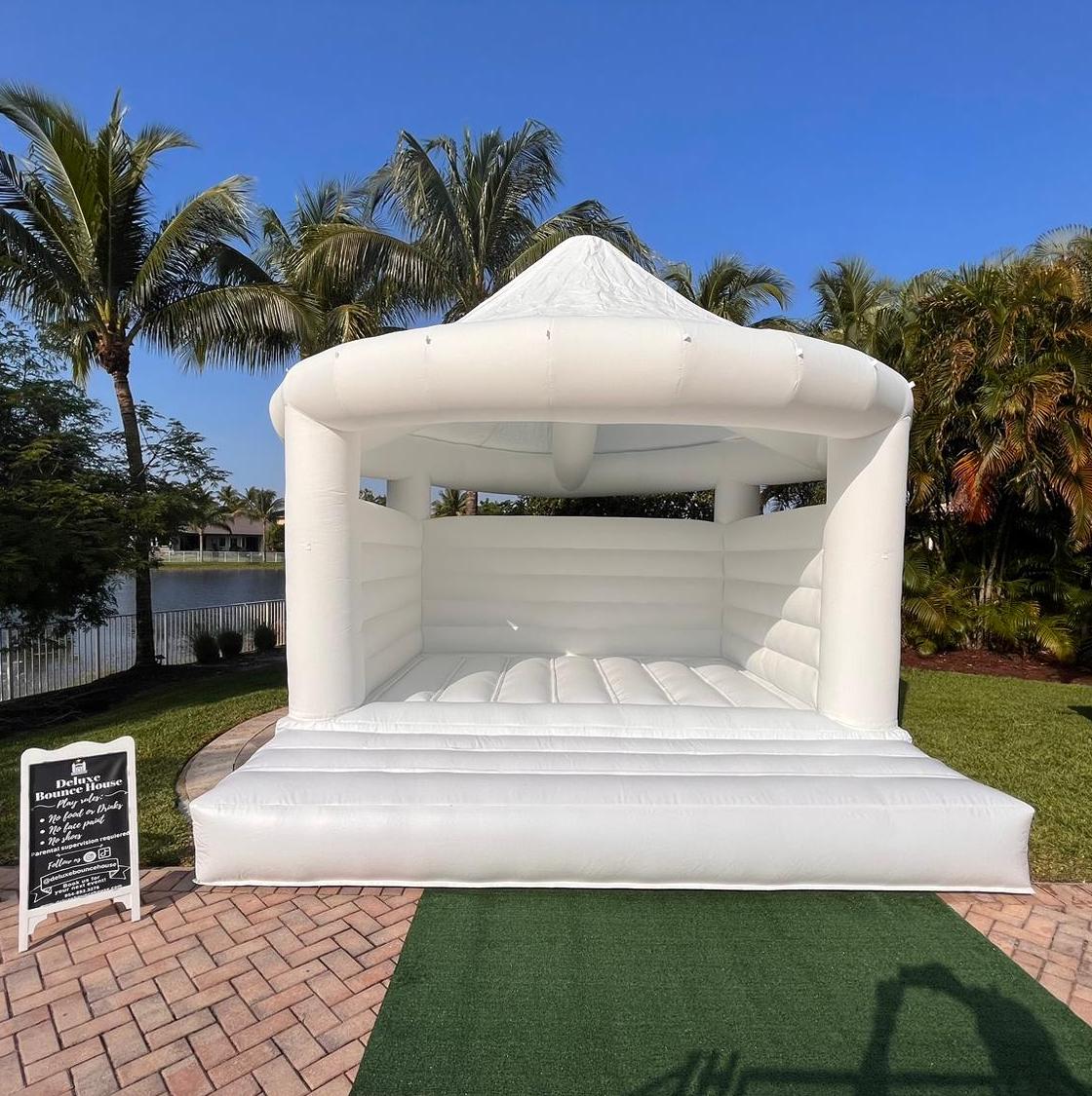 White Bounce House with Roof | 13x13ft | All ages